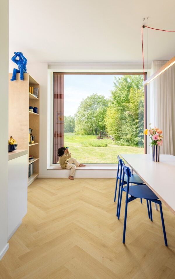 Parchet laminat Quick Step Impressive Design Herringbone 8 mm 8243 Stejar Nutmeg