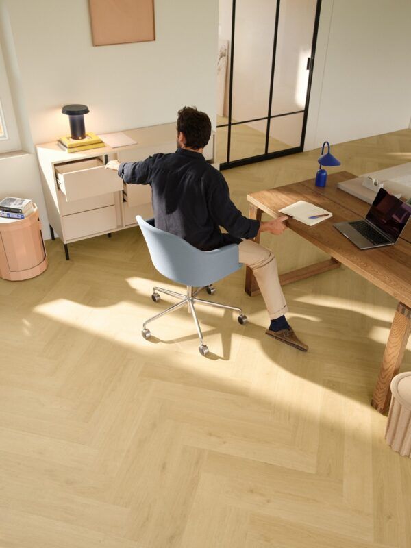 Parchet laminat Quick Step Impressive Design Herringbone 8 mm 8243 Stejar Nutmeg